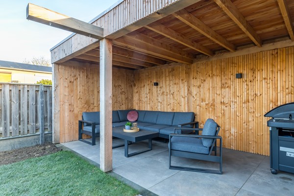 Foto - Te koop: Instapklare gemoderniseerde geschakelde 2 onder 1 kap woning met aanbouw, 3 slaapkamers, garage en een tuin in Voerendaal